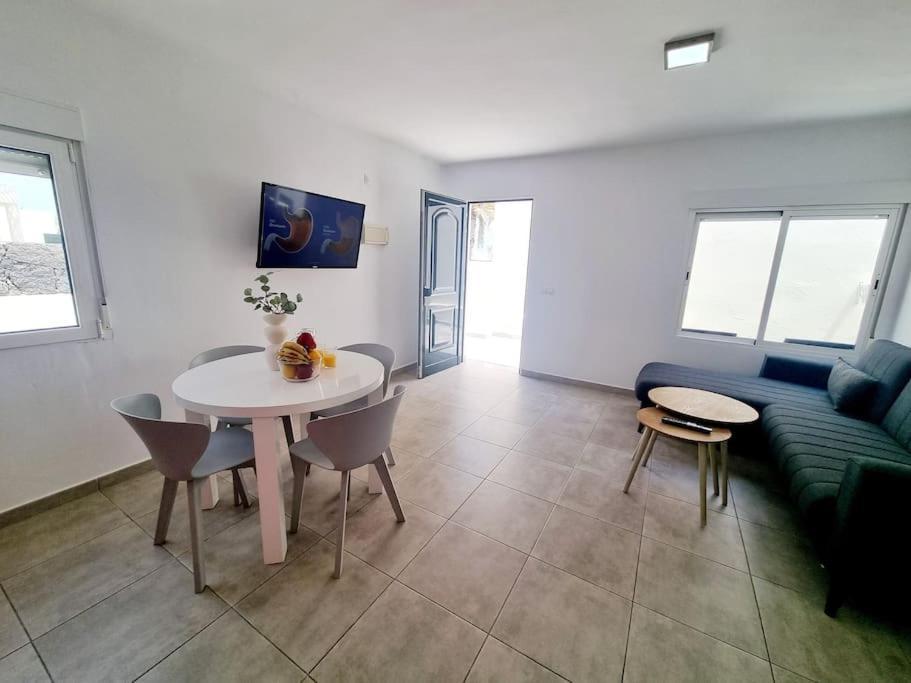 Pequeno Bungalow Firt Line Of The Sea Costa Teguise Zewnętrze zdjęcie