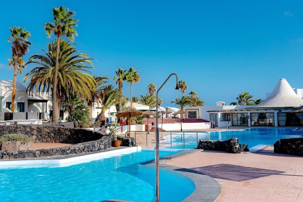 Pequeno Bungalow Firt Line Of The Sea Costa Teguise Zewnętrze zdjęcie