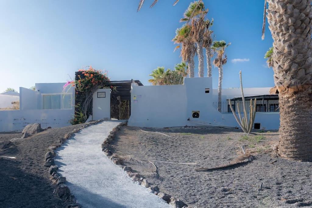 Pequeno Bungalow Firt Line Of The Sea Costa Teguise Zewnętrze zdjęcie